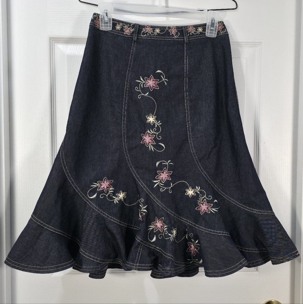 Floral Embroidered Denim Skirt Stretch Fit & Flare Boho XS Vtg Unique - Picture 2 of 7